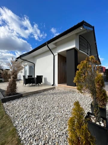 68306D9F-069C-4643-A280-9BD44B0708A4 4 5005 c